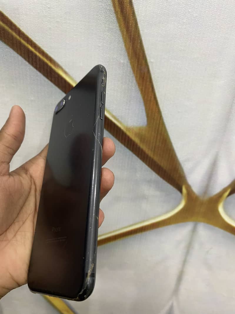 Apple iPhone 7 Plus 3