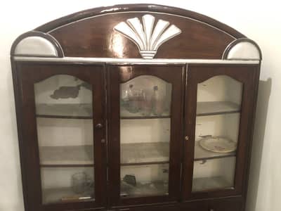 dressing and showcase