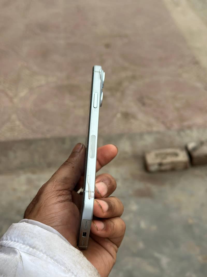 Apple iPhone 15 plus 1