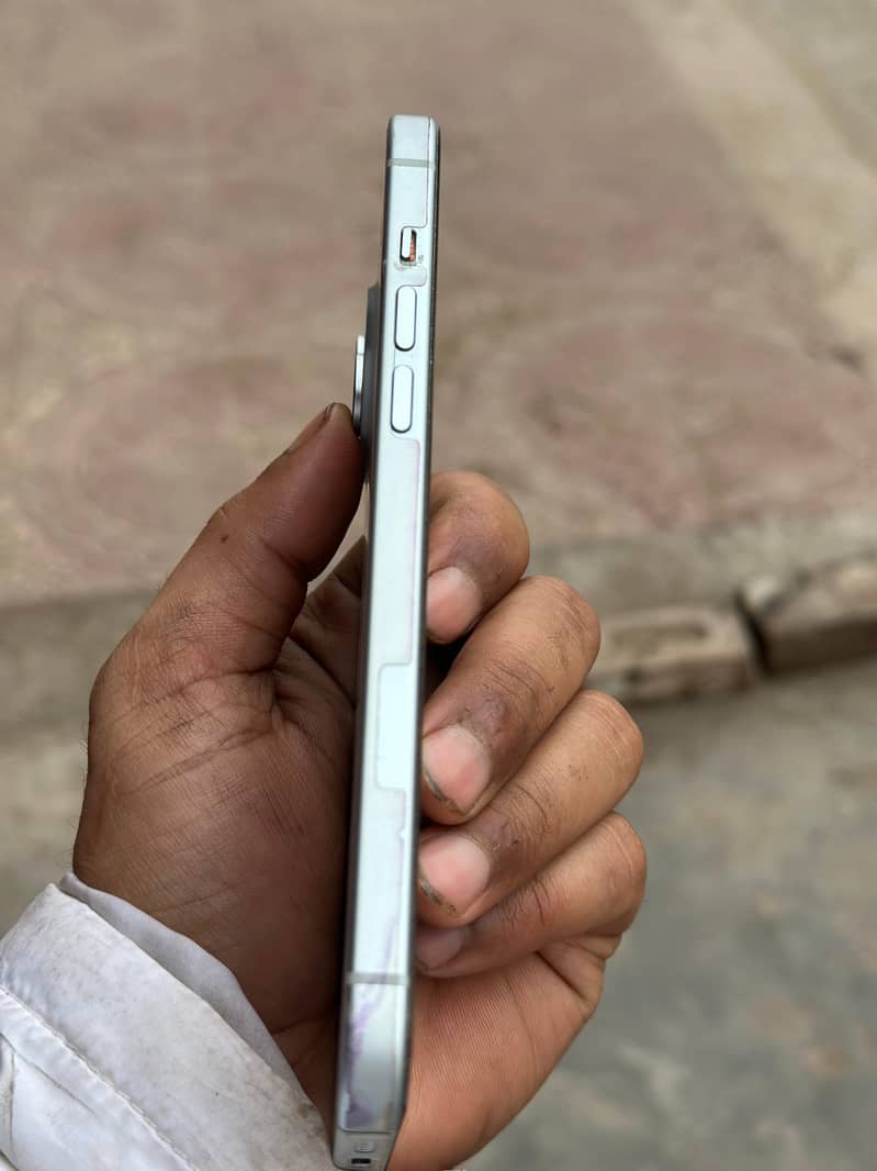 Apple iPhone 15 plus 5