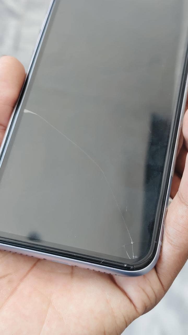 Apple iPhone 11 3
