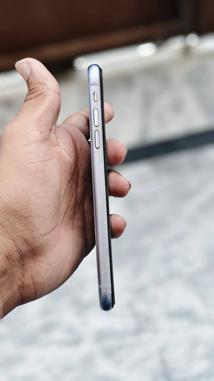 Apple iPhone 11 6