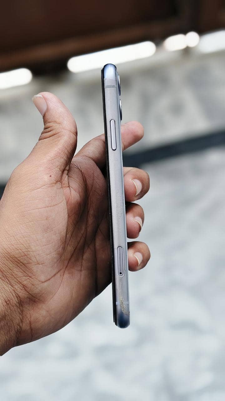 Apple iPhone 11 7
