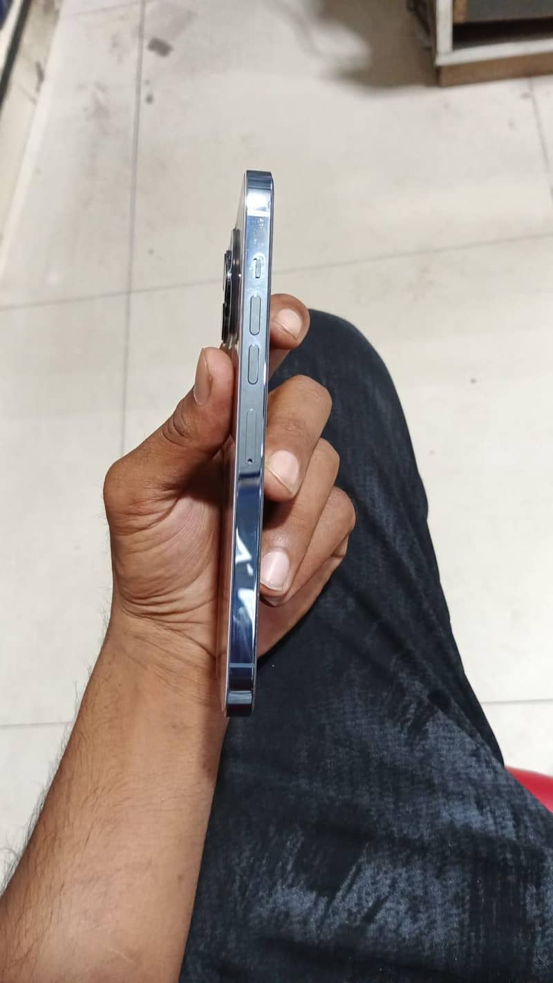 Apple iPhone 13 Pro Max 2