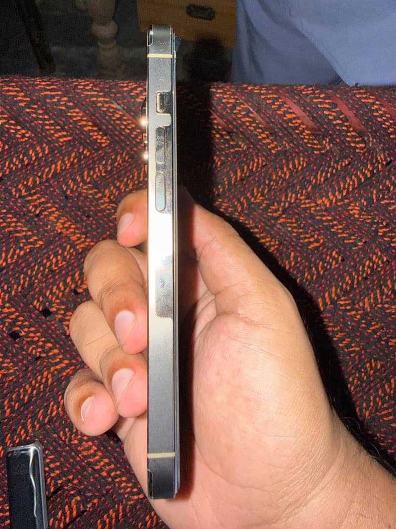 iPhone 14 Pro 2