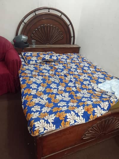 bed with mattress dressing showcase