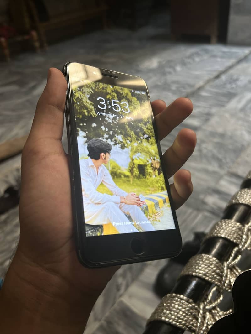 Apple iPhone 7 Plus 2