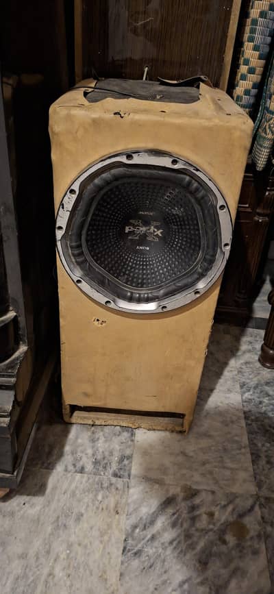 car amplifier and woofer