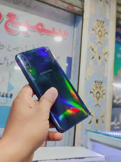 Samsung Mobile A70 ha 6GB ram 128GB mamry Non PTA sim chall rai ha