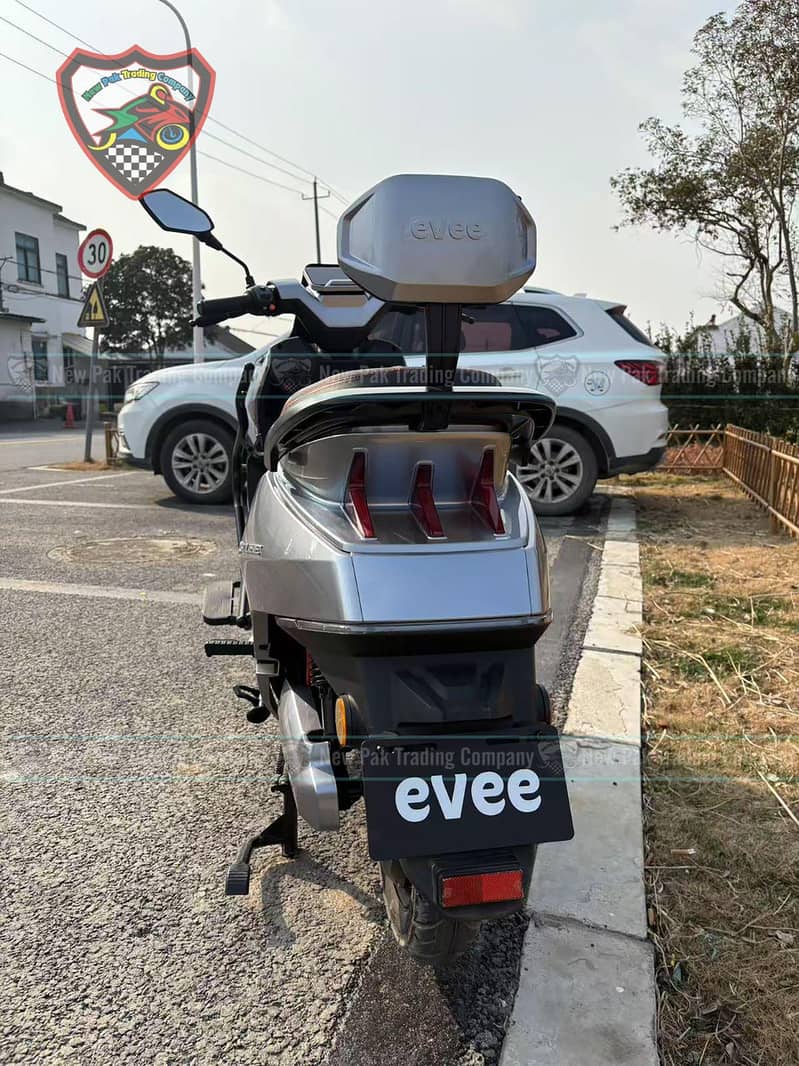 Evee SQUBE 8