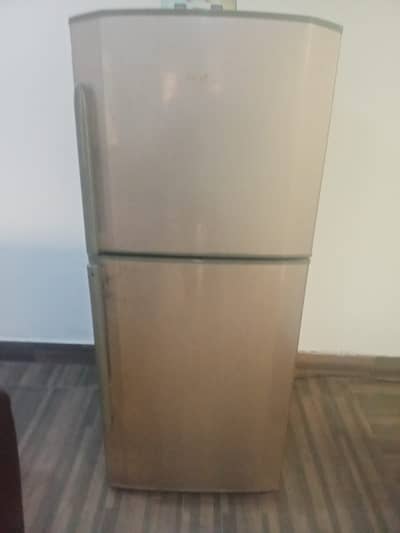 HAIER Medium Size Refrigerator / Fridge 10–12 Cubic Feet | Excellent