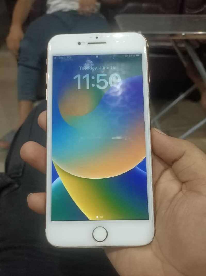 Apple iPhone 8 Plus 0