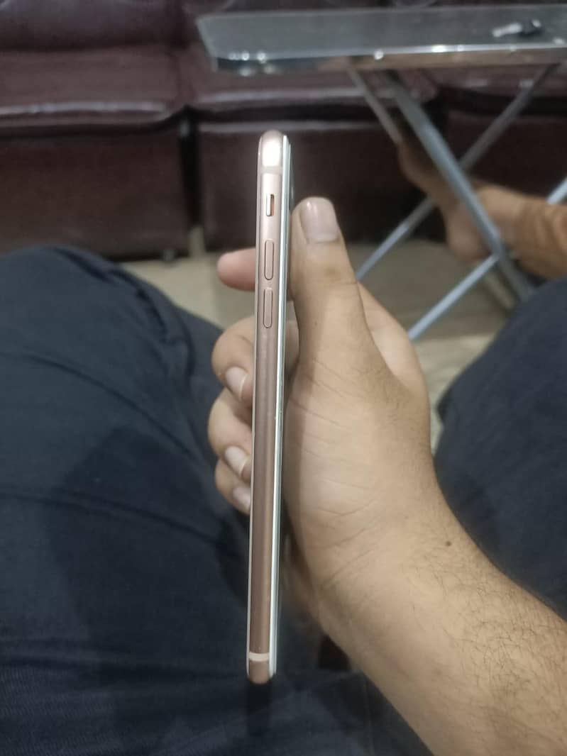 Apple iPhone 8 Plus 3