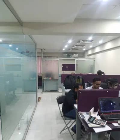 500 Sqft Modern Office In Prime Location Of Shahrah e Faisal At Low Rent.