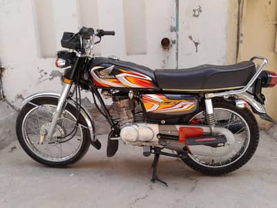Honda CG 125 2022 Model Black 10/10 Body One Hand Use Engine Seal Pack