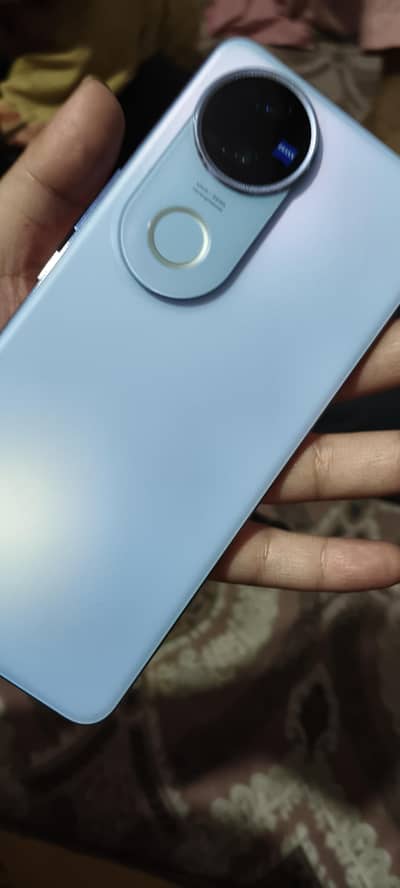 Vivo V50