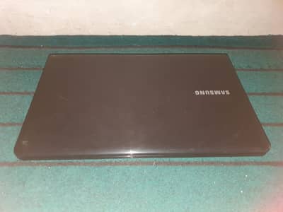 Samsung Laptop - AMD A8 / 6GB RAM / 128GB SSD (Honest 9/10 Condition)