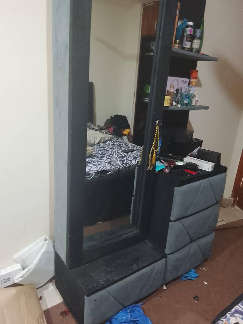 dressing table 0