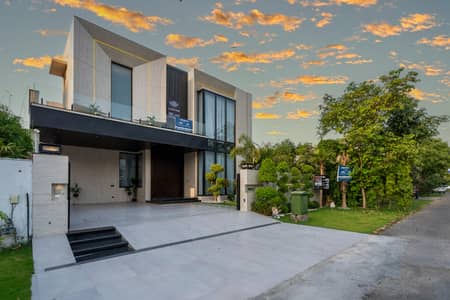 1-Kanal Elegant Family Residence in DHA Phase 7 5 Spacious Bedrooms & Luxury Living