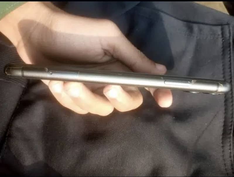 Apple iPhone 11 jv 3