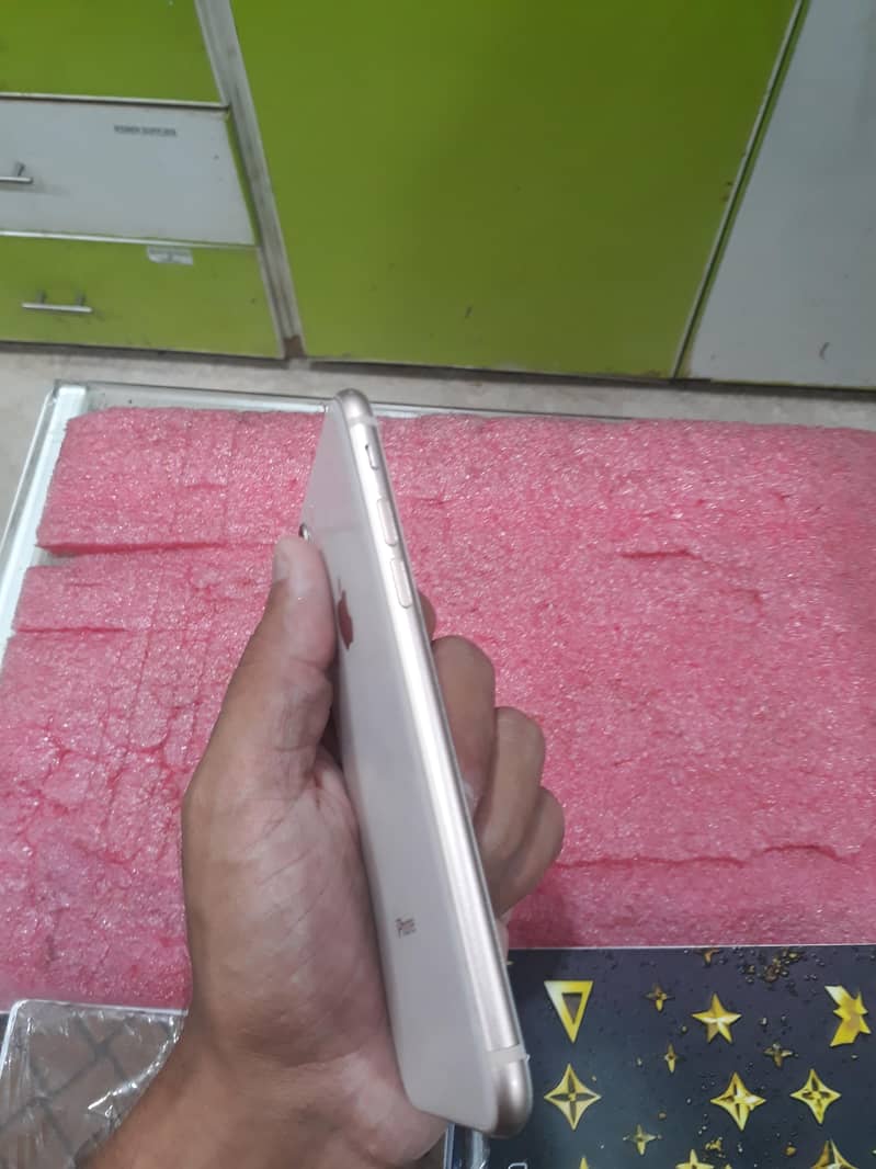 Apple iPhone 8 3