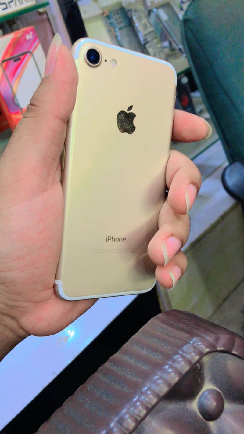 Apple iPhone 7 2