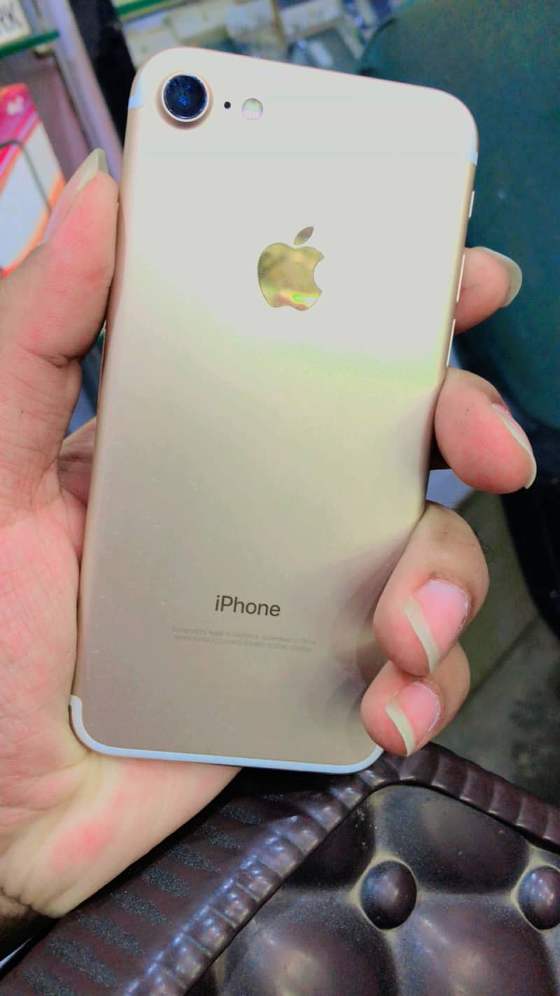 Apple iPhone 7 3