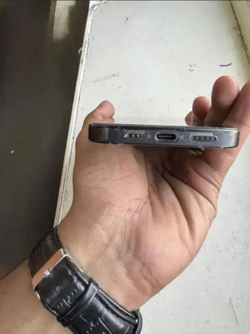 Iphone 16 Pro 4