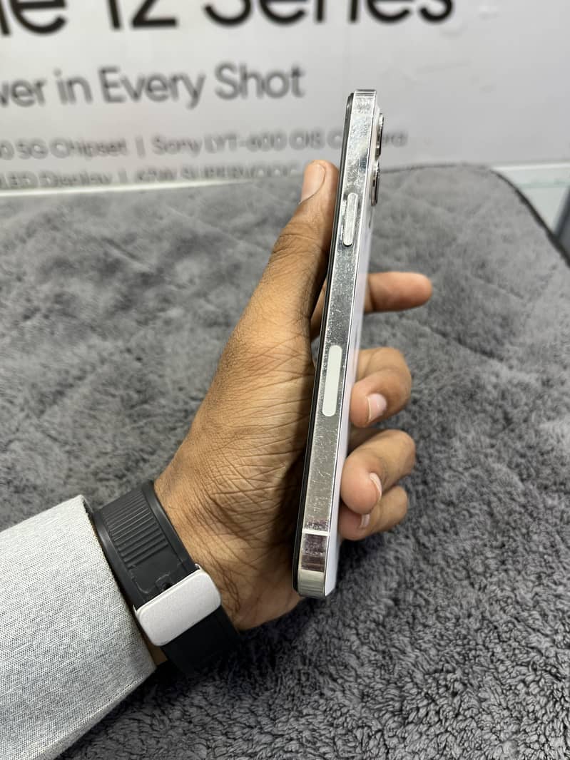 IPHONE 12 PRO MAX 4
