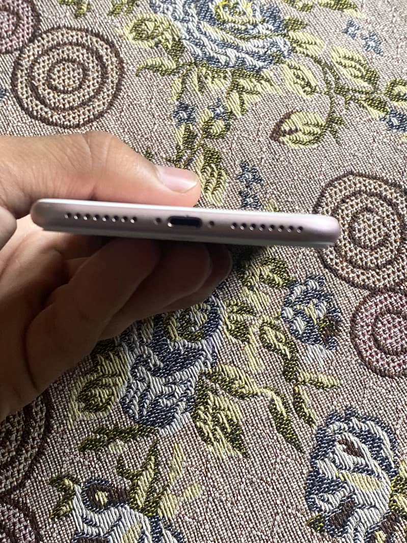 Apple iPhone 7 Plus 3