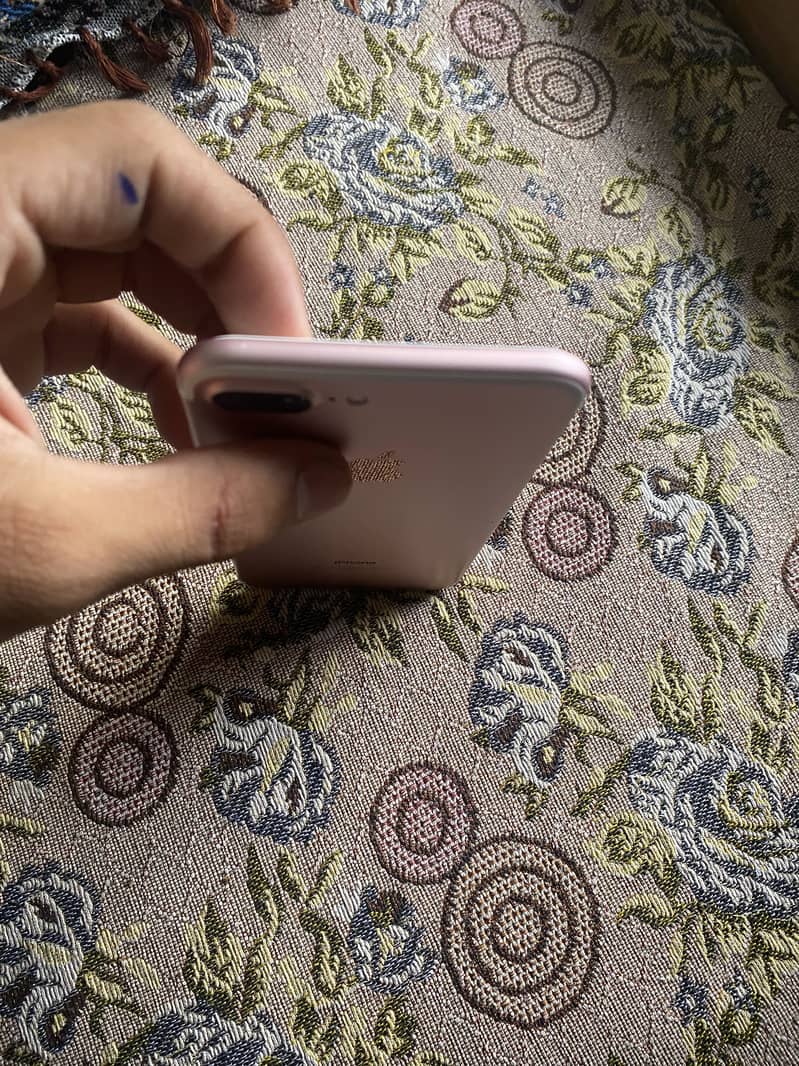 Apple iPhone 7 Plus 4