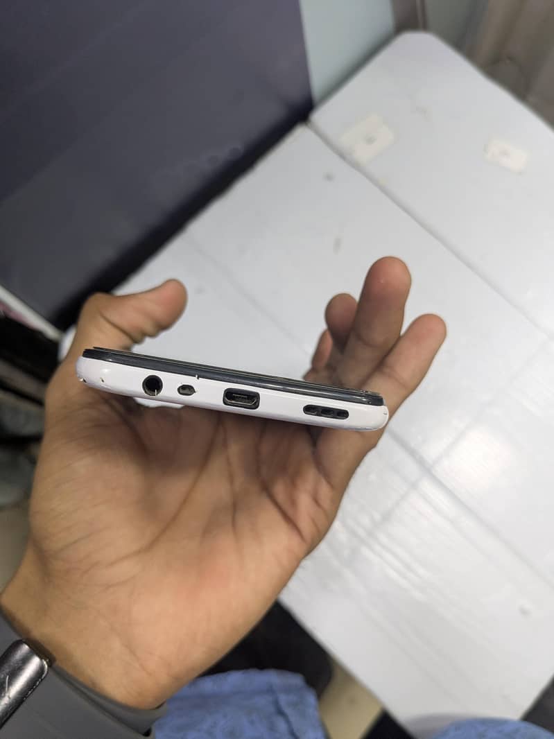 OPPO A31 0