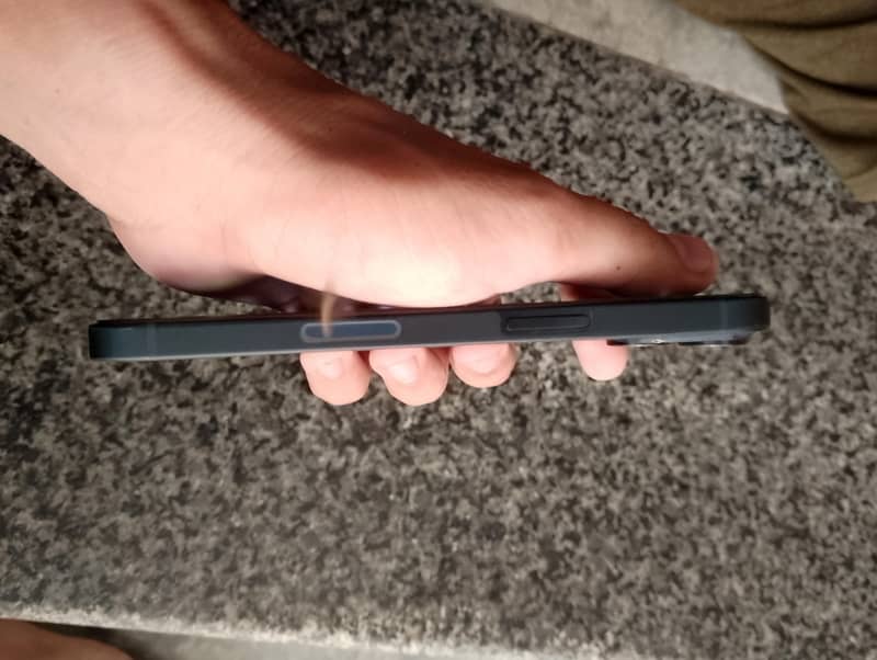 Apple iPhone 13 3