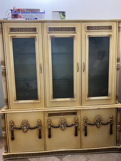 8 seater dining with cair and 3 glass shelves 3 partitions for sales