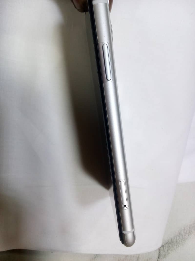 Apple iPhone 11 3