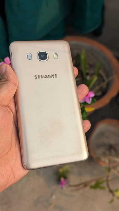 Samsung Mobile J5