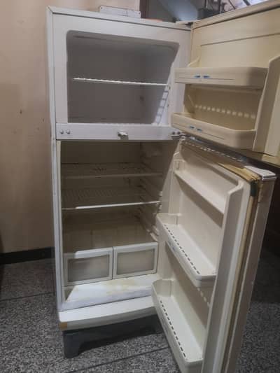 refrigerator haier with original compressor and original gas