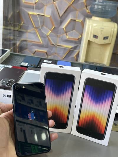 iPhone SE 3rd gen with box