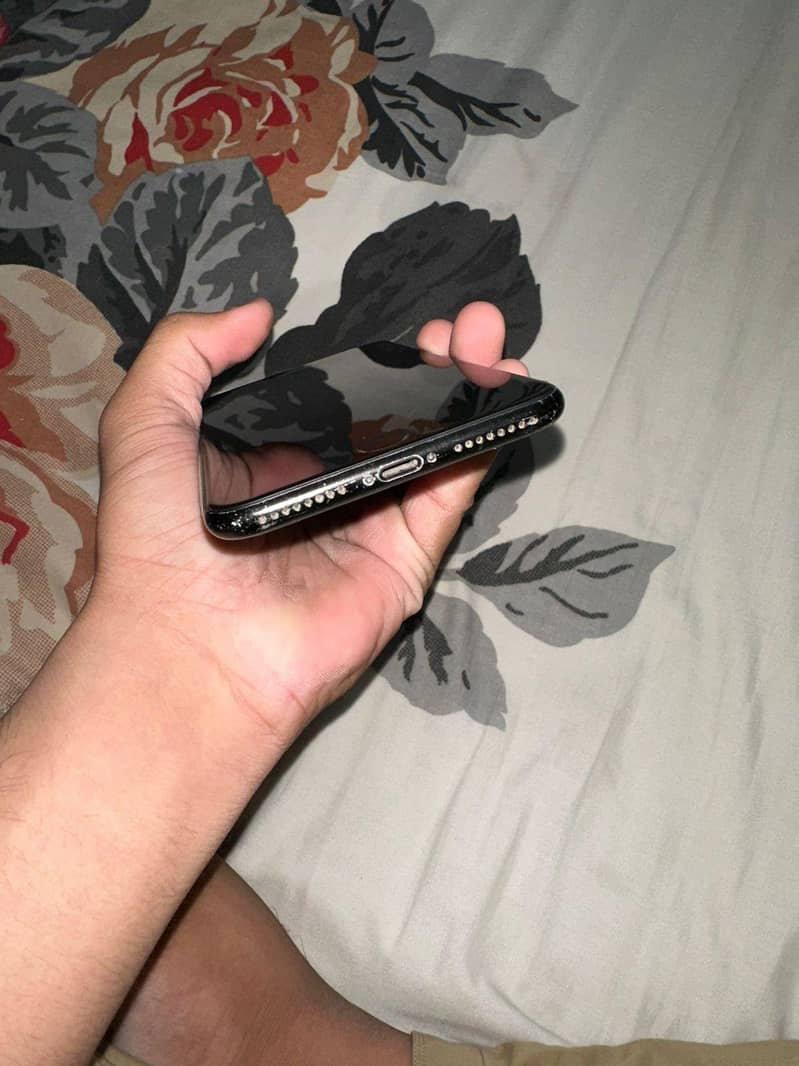 Apple iPhone 7 Plus 5