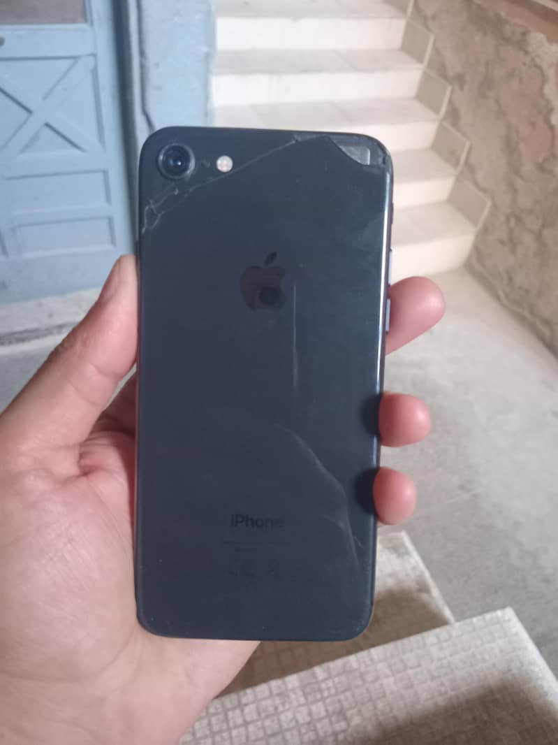 Apple iPhone 8 3