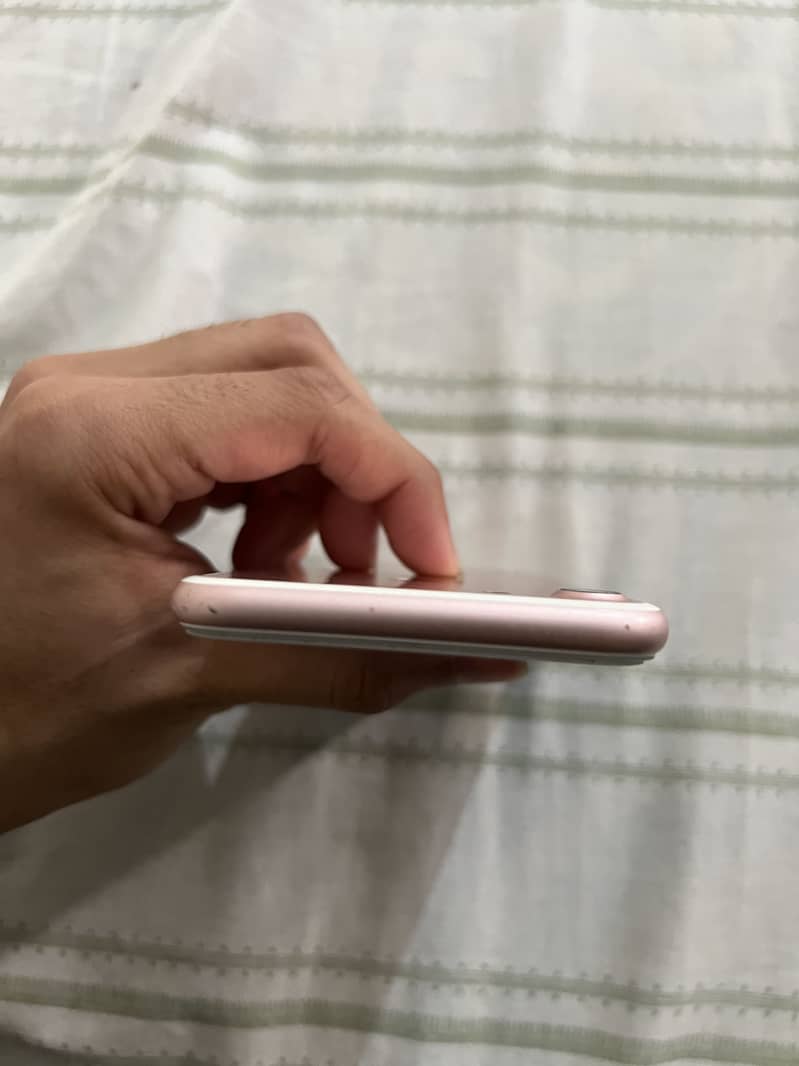 Apple iPhone 7 1