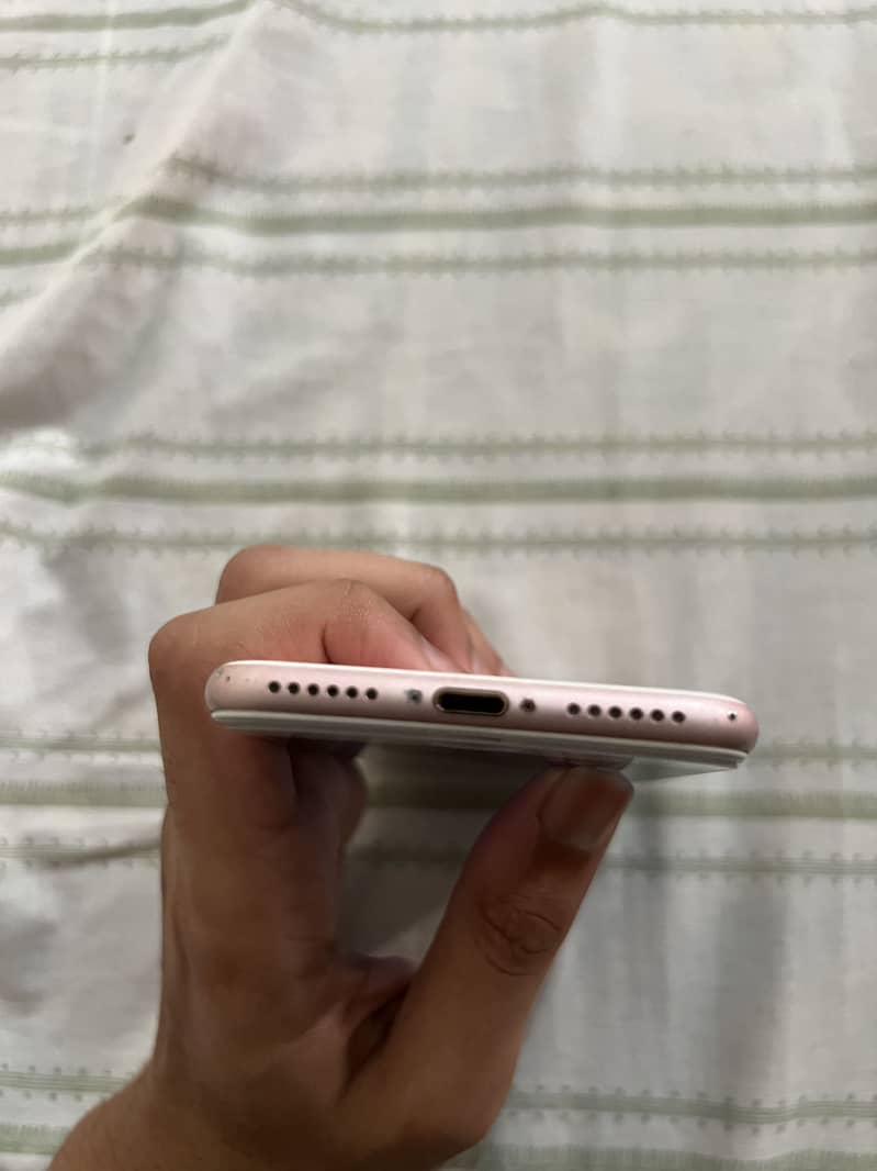 Apple iPhone 7 4