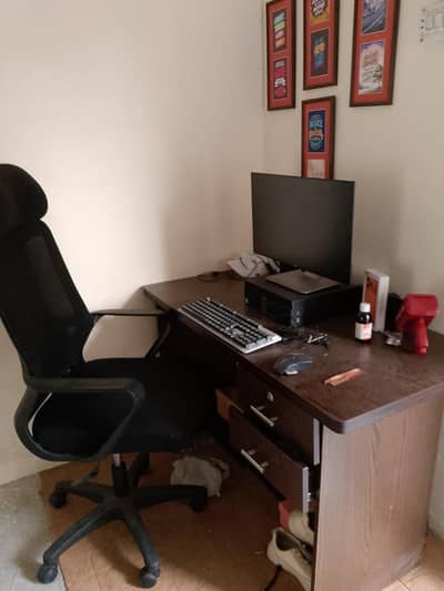 10/10 table. and chair for sale urgent