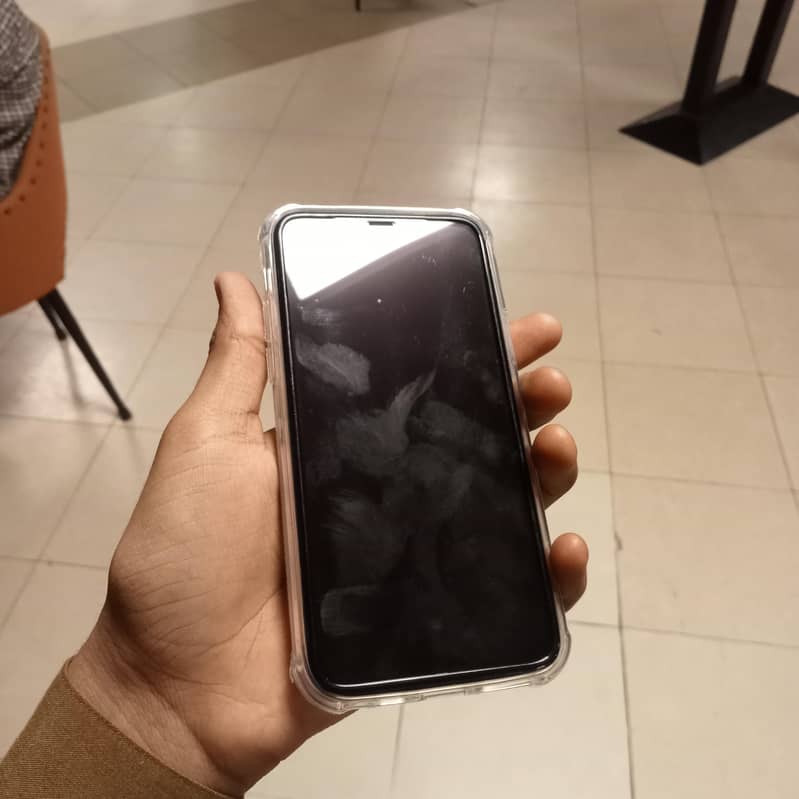 iPhone 11 pro 4