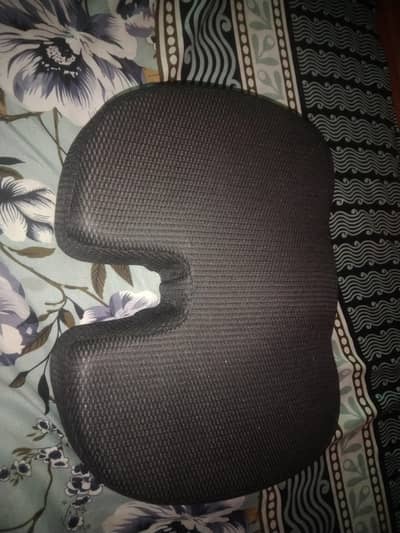 car seat cushion for hip supports & tailbone pain relief