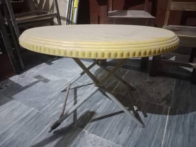plastic round tables