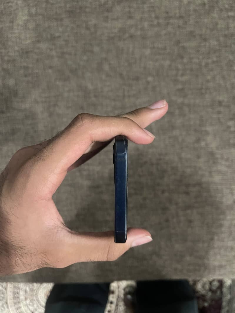 Apple iPhone 12 3