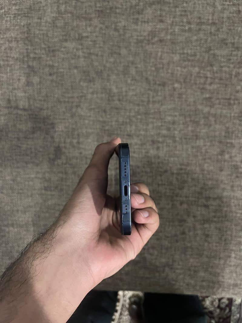Apple iPhone 12 4