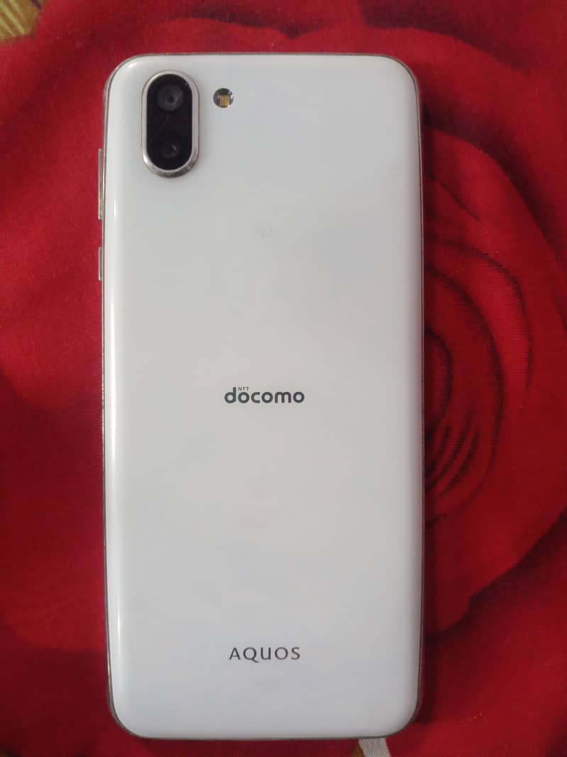 Sharp Aquos R2 1