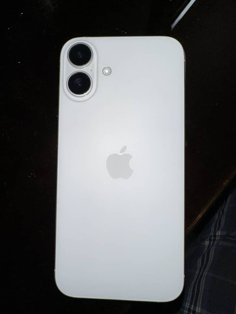 Apple iPhone 16 Plus 0